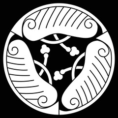 家紋です。三つ割り唐団扇といいます。