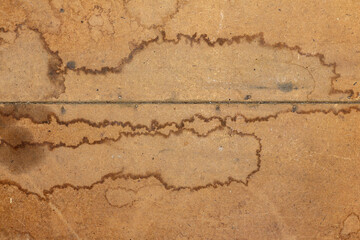  floor with traces of water leakage