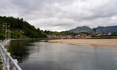 Playa de la localidad de Ribadesella en Asturias