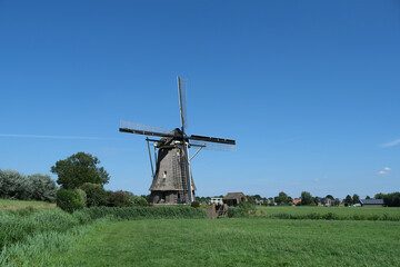 Fototapeta na wymiar dutch windmill in the region of Utrecht (Nigteveen)