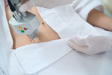 Non-surgical method for removing skin formations in the abdomen