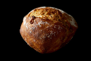 素朴な形のライ麦全粒粉パン