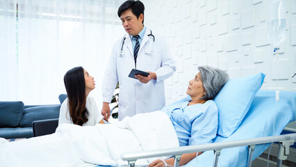 Obraz premium Specialist male doctor came to report the worsening symptoms of elderly female patients. Female patient's daughter asked a male doctor to help her mother to the best of his ability. 