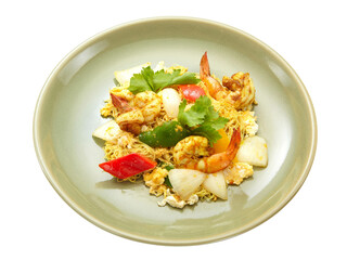 stir-fry noodles with vegetables and shrimp on the plate