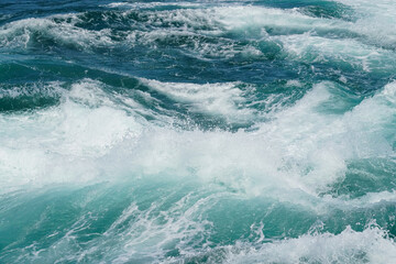 Fototapeta na wymiar splash of ocean waves