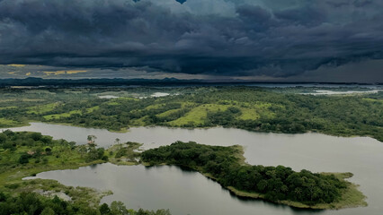 Tormenta en las islas del Lago Gatun, Panamá