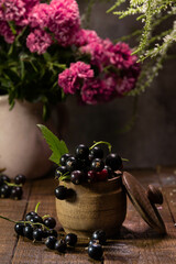 Currant in jug with roses