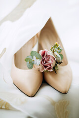 Beige shoes. Wedding decor.