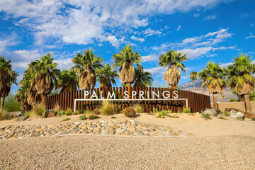 Palm Springs welcome sign on the edge of town - obrazy, fototapety, plakaty