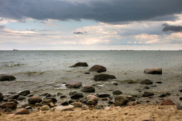Fototapeta na wymiar kamienie w morzu