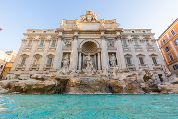 Fototapeta na wymiar Fontana di Trevi em Roma durante o dia