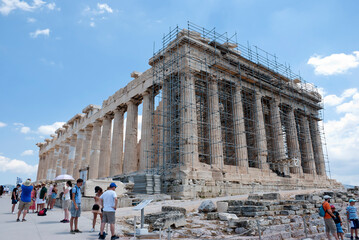 Obraz premium Athens, Greece / July 2022: The archaeological site of the Acropolis of Athens. The Parthenon 