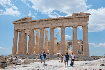 Obraz premium Athens, Greece / July 2022: The archaeological site of the Acropolis of Athens. The Parthenon