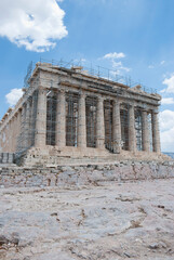 Obraz premium Athens, Greece / July 2022: The archaeological site of the Acropolis of Athens. The Parthenon