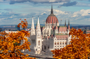 Fototapeta premium Hungarian parliament building in autumn, Budapest, Hungary