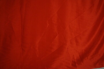 Rot-braune Stofffläche aus Seide mit Muster