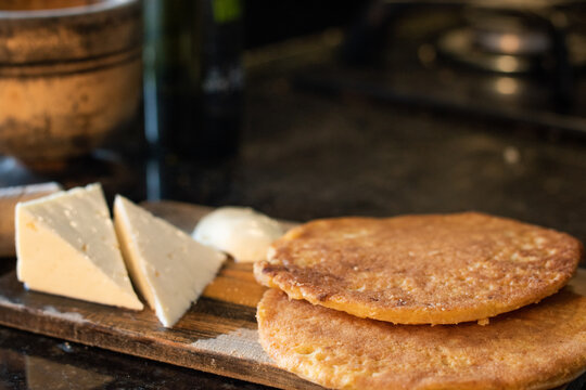arepas de chocolo, colombian breakfast, traditional food, 
typical food 