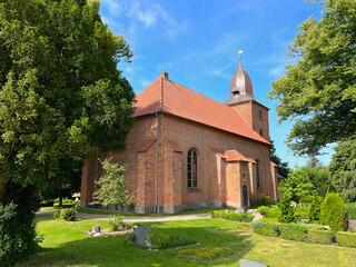 Fototapeta na wymiar Kirche von Krusendorf bei Kiel