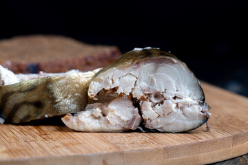 cut into pieces of smoked mackerel during cooking