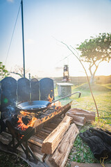 焚き火料理 焚火 焚き火台 ソロキャンプ キャンプ 無骨 料理 鉄フライパン 美味しそう