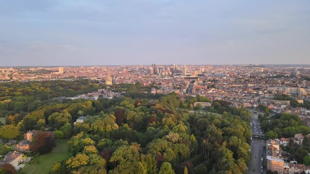 Aerial view of the city of Bruxelles from the Atomium at sunset. In the background you can see surrounding buildings an the green areas.
Shot going towards the city.
Video is in 4k 30fps.