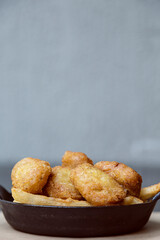 French fries in a black ceramic bowl
