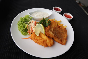deep fry dori fish with potato and s