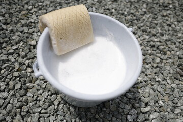 洗車バケツとスポンジ