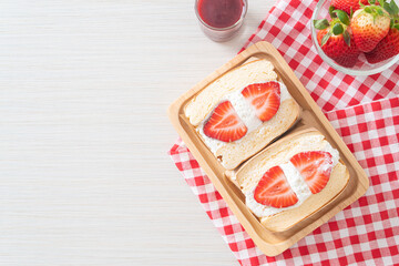 Fototapeta na wymiar pancake sandwich strawberry fresh cream