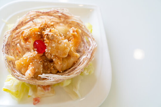 Fried Shrimp With Salad And Fried Taro Basket