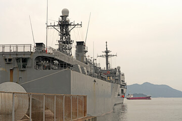 Naklejka premium 艦船と赤い船