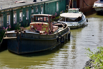 Fototapeta na wymiar Boote im Hamburger Hafen