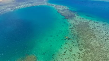 Fotobehang エメラルドブルーの珊瑚礁　空撮 © metamorworks
