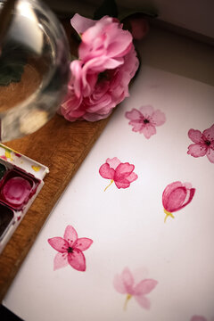 The picture of pink flowers on the wood board with a pink flower