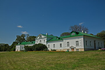 Fototapeta na wymiar Historical buildings of the L.N. Tolstoy Yasnaya Polyana.
