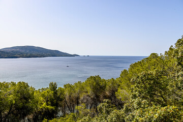 Obraz premium Capoliveri, Norsi, Elba, Bucht, Golfo Stella, Capo Norsi, Felsen, Strand, Küste, Küstenstrasse, Insel, Segelschiffe, Wassersport, Toskana, Toskanischer Archipel, Sommer, Italien