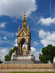 Fototapeta premium The Royal Albert Memorial in Kensington in London on a bright summer's day
