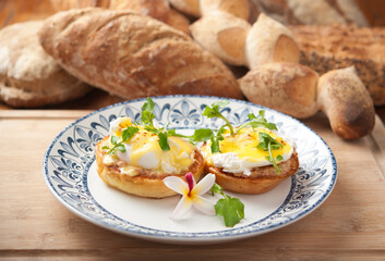 egg sandwich with ham and cheese
