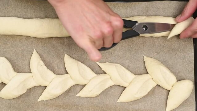 Process of making epi baguette.
