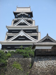 Fototapeta na wymiar 熊本地震から６年、未だ壊れたままの熊本城の一部