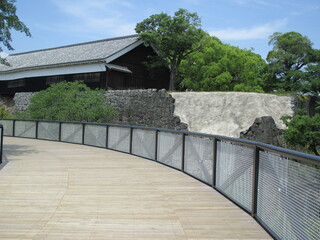 Fototapeta na wymiar 熊本地震から６年、セメントで一時的に修復された熊本城の石垣