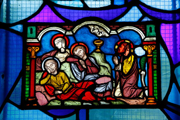 Stained glass in Saint Denys de l'EstrŽe church : Jesus and apostles in Gethsemani (Mount of Olives)