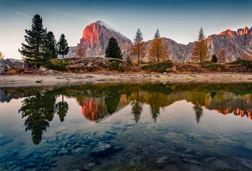 Foto op Aluminium Calm autumn scene of Limides Lake and Lagazuoi peak on background. Picturesque morning view of Dolomite Alps, Falzarego pass, Italy, Europe. Beauty of nature concept background. © Andrew Mayovskyy