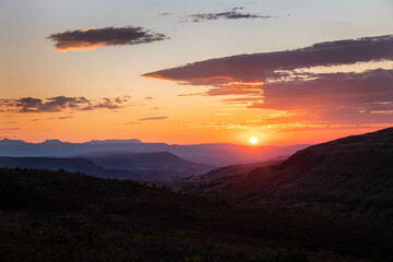 Fototapeta premium Sunrise over the Tugela valley in the foothills of the Drakensburg mountains, Bergville, South Africa