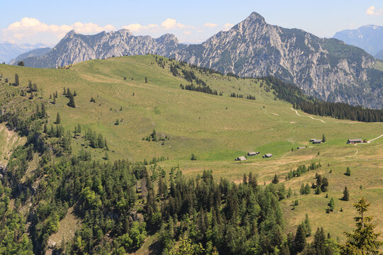 Bezauberndes Salzkammergut; Blick &uuml;ber die Postalm auf die Kammlinie zwischen Retten-und Rinnkogel