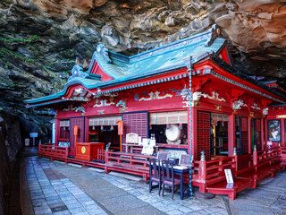 晴れ渡った日南海岸に突き出した鵜戸神宮（宮崎県日南市）