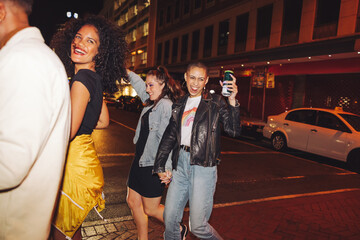 Young people having fun in the city at night © Jacob Lund