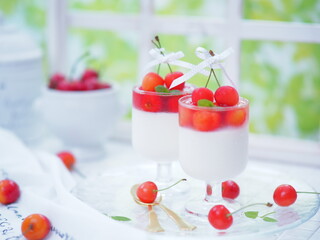 グラススイーツ さくらんぼのミルクプリン
