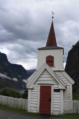 Fototapeta na wymiar Paisajes de Noruega, cascadas e iglesias.