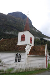 Fototapeta na wymiar Paisajes de Noruega, cascadas e iglesias.